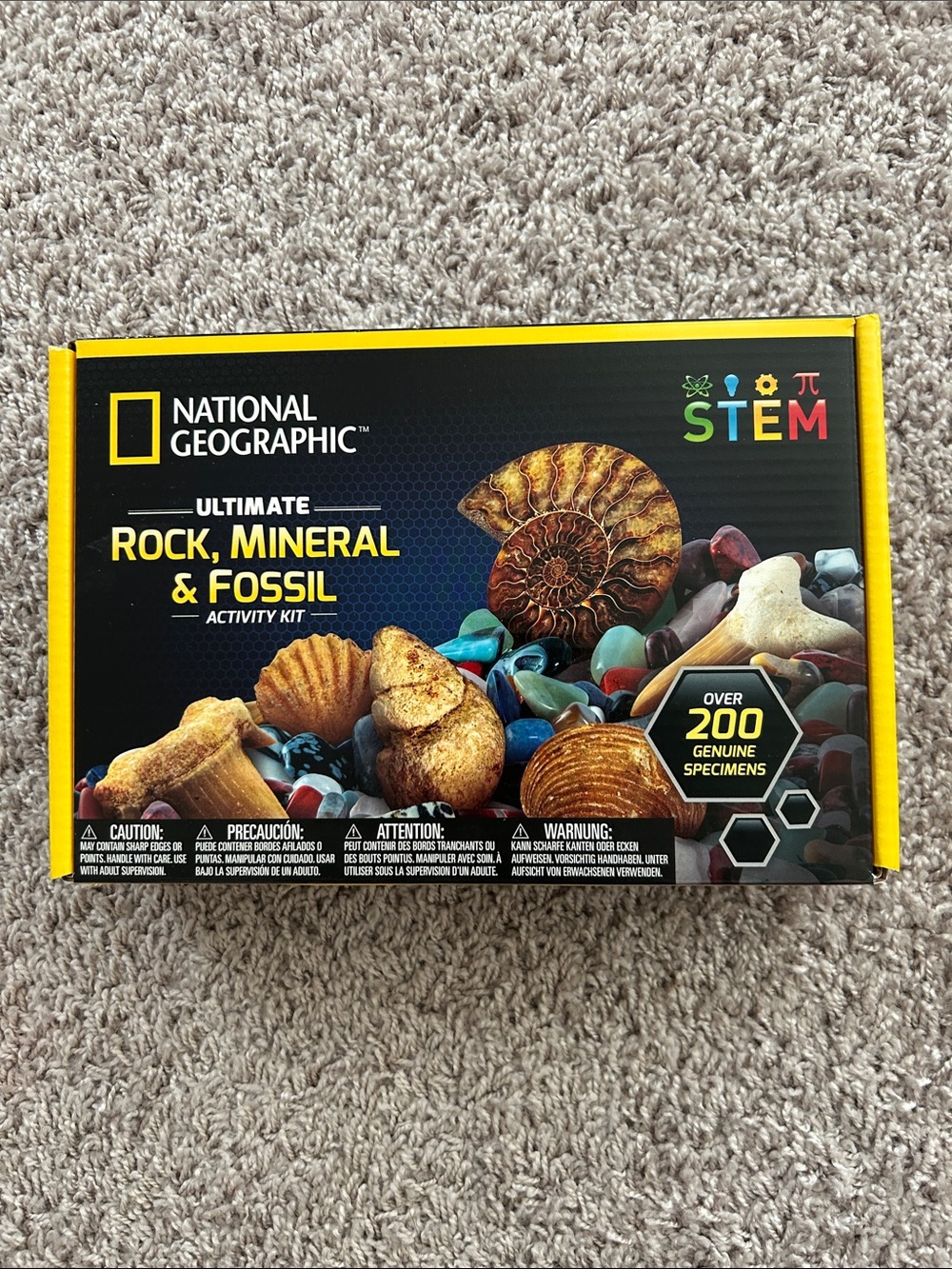 National Geographic Ultimate Rock, Mineral & Fossil Kit - Black, Yellow, Blue